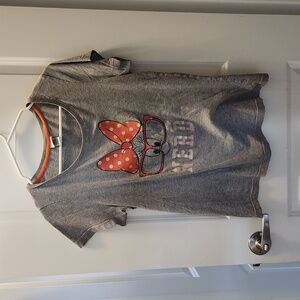 Disney gray T-SHIRT featuring Minnie mouse. Size medium